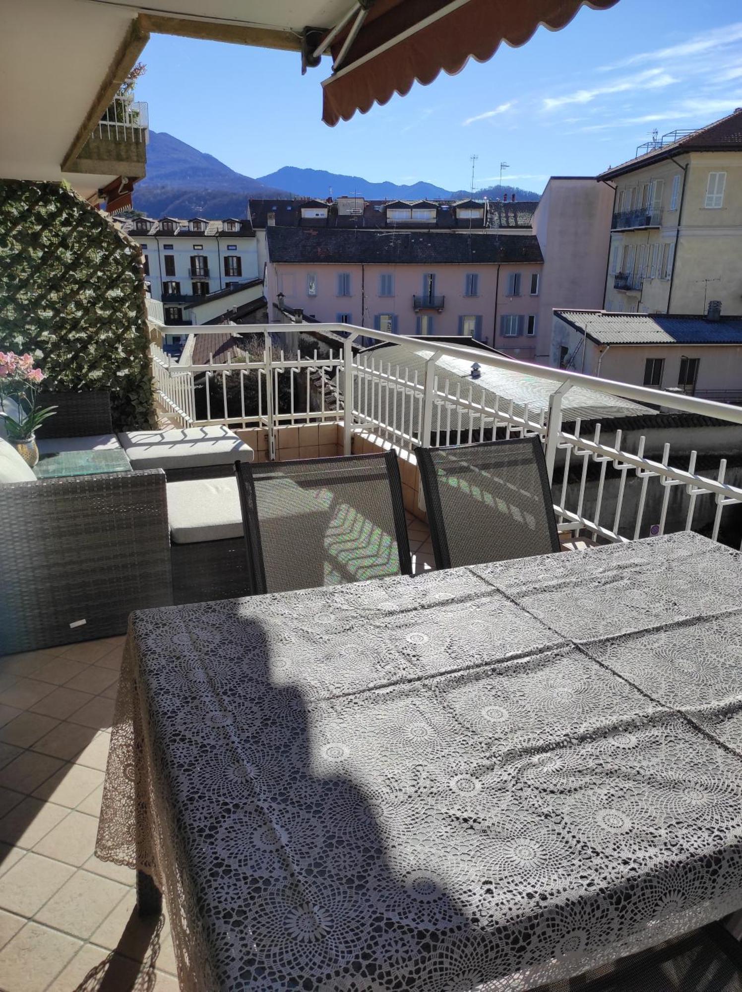Appartamento Al Sereno Luino Exteriör bild
